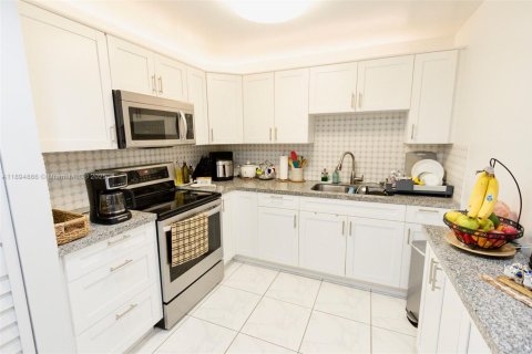 Copropriété à louer à Miami Beach, Floride: 2 chambres, 104.79 m2 № 1947218 - photo 16