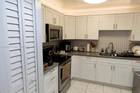 Copropriété à louer à Miami Beach, Floride: 2 chambres, 104.79 m2 № 1947218 - photo 15