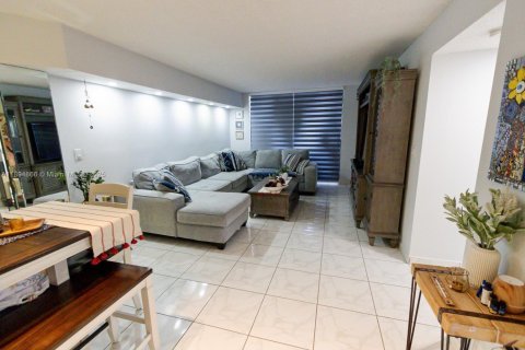 Copropriété à louer à Miami Beach, Floride: 2 chambres, 104.79 m2 № 1947218 - photo 7