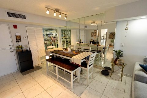 Copropriété à louer à Miami Beach, Floride: 2 chambres, 104.79 m2 № 1947218 - photo 10