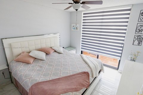 Copropriété à louer à Miami Beach, Floride: 2 chambres, 104.79 m2 № 1947218 - photo 29