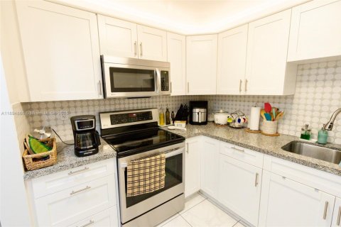 Copropriété à louer à Miami Beach, Floride: 2 chambres, 104.79 m2 № 1947218 - photo 18