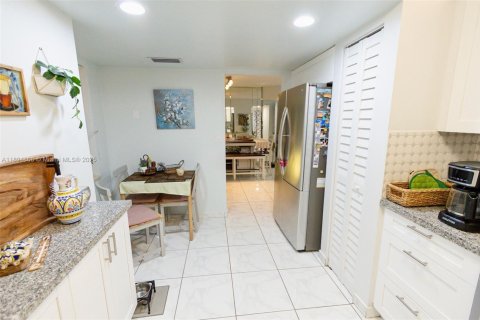 Copropriété à louer à Miami Beach, Floride: 2 chambres, 104.79 m2 № 1947218 - photo 20