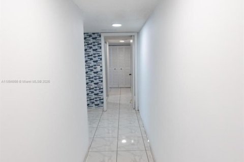 Copropriété à louer à Miami Beach, Floride: 2 chambres, 104.79 m2 № 1947218 - photo 26