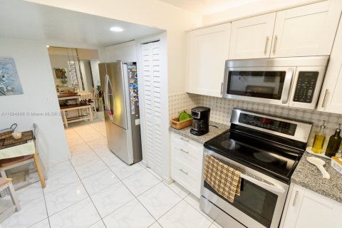 Copropriété à louer à Miami Beach, Floride: 2 chambres, 104.79 m2 № 1947218 - photo 24