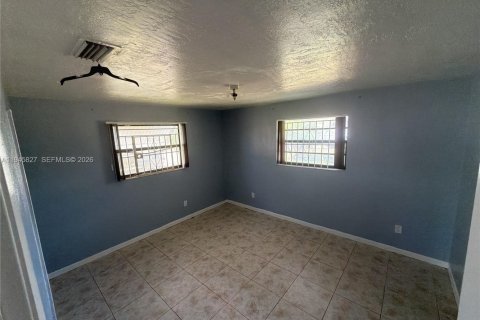 Villa ou maison à louer à Miami, Floride: 3 chambres, 259.2 m2 № 2002134 - photo 2