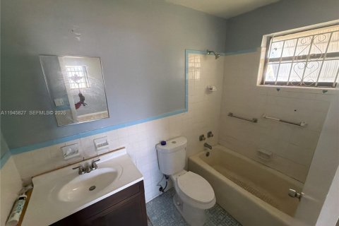 Villa ou maison à louer à Miami, Floride: 3 chambres, 259.2 m2 № 2002134 - photo 4