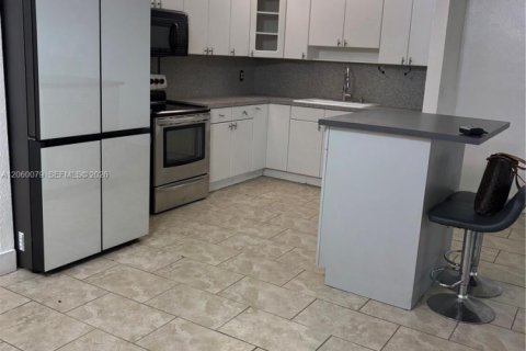 Condo in Homestead, Florida, 2 bedrooms № 2264631