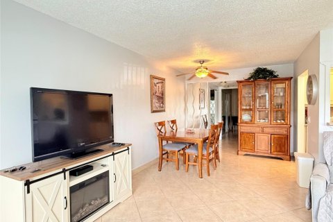 Estudio en el Condominio en Deerfield Beach, Florida  № 2253270