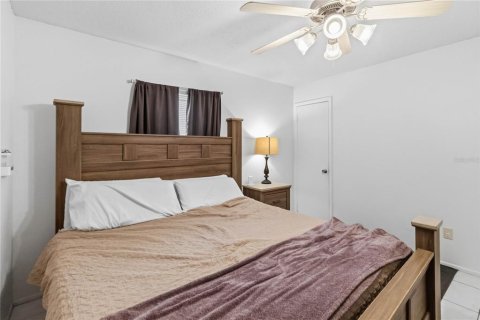 House in Orlando, Florida 3 bedrooms, 115.2 sq.m. № 2349177 - photo 13