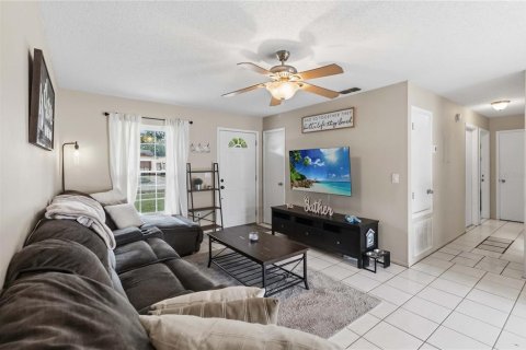 House in Orlando, Florida 3 bedrooms, 115.2 sq.m. № 2349177 - photo 8