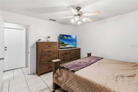 House in Orlando, Florida 3 bedrooms, 115.2 sq.m. № 2349177 - photo 12