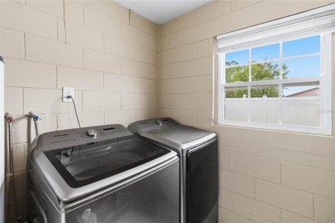 House in Orlando, Florida 3 bedrooms, 115.2 sq.m. № 2349177 - photo 23