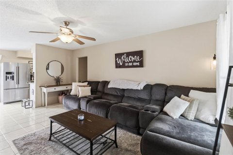 House in Orlando, Florida 3 bedrooms, 115.2 sq.m. № 2349177 - photo 9
