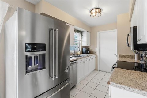 House in Orlando, Florida 3 bedrooms, 115.2 sq.m. № 2349177 - photo 5