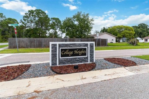House in Orlando, Florida 3 bedrooms, 115.2 sq.m. № 2349177 - photo 29