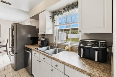 House in Orlando, Florida 3 bedrooms, 115.2 sq.m. № 2349177 - photo 4