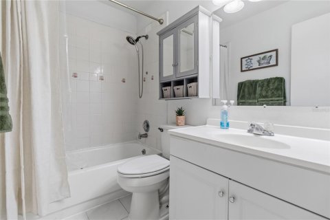 House in Orlando, Florida 3 bedrooms, 115.2 sq.m. № 2349177 - photo 18