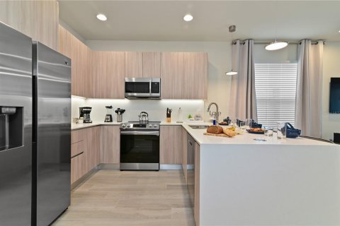 Touwnhouse à vendre à Clermont, Floride: 4 chambres, 209.59 m2 № 1514802 - photo 2