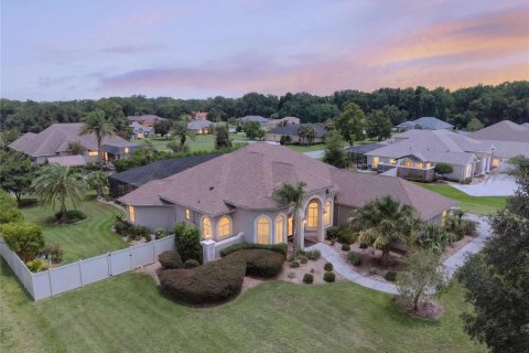 House in Ocala, Florida 3 bedrooms, 295.89 sq.m. № 2266770