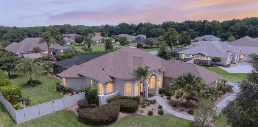 Villa ou maison à Ocala, Floride 3 chambres, 295.89 m2 № 2266770
