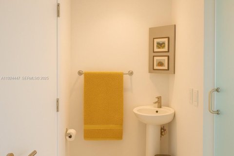 Condominio en venta en Miami, Florida, 1 dormitorio, 57.79 m2 № 1982909 - foto 12