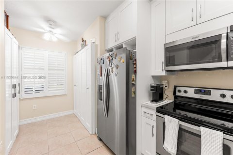 Condo in Palmetto Bay, Florida, 2 bedrooms  № 1997829 - photo 5