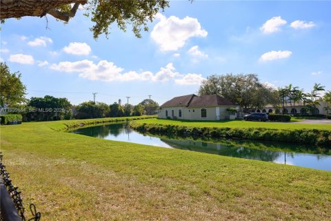 Condo in Palmetto Bay, Florida, 2 bedrooms  № 1997829 - photo 14