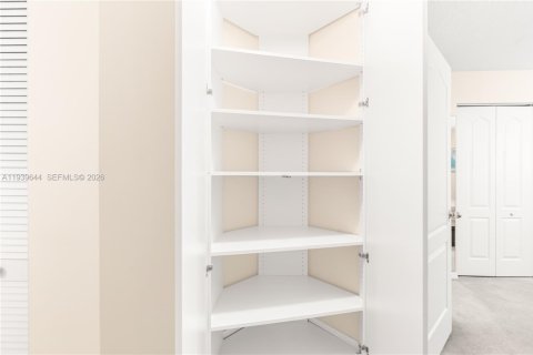 Condo in Palmetto Bay, Florida, 2 bedrooms  № 1997829 - photo 16