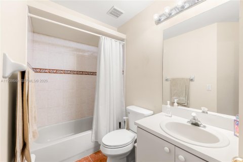 Condo in Palmetto Bay, Florida, 2 bedrooms  № 1997829 - photo 9