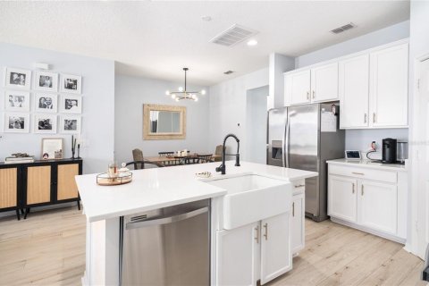 Townhouse in Winter Garden, Florida 3 bedrooms, 172.15 sq.m. № 1801675 - photo 9