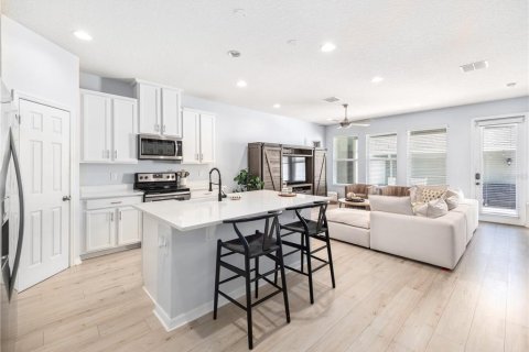 Townhouse in Winter Garden, Florida 3 bedrooms, 172.15 sq.m. № 1801675 - photo 11