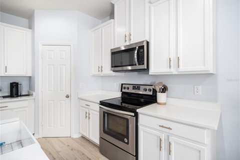 Townhouse in Winter Garden, Florida 3 bedrooms, 172.15 sq.m. № 1801675 - photo 10