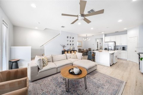 Townhouse in Winter Garden, Florida 3 bedrooms, 172.15 sq.m. № 1801675 - photo 5
