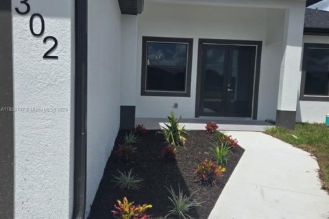 House in Lehigh Acres, Florida 4 bedrooms, 152.55 sq.m. № 1890928 - photo 3