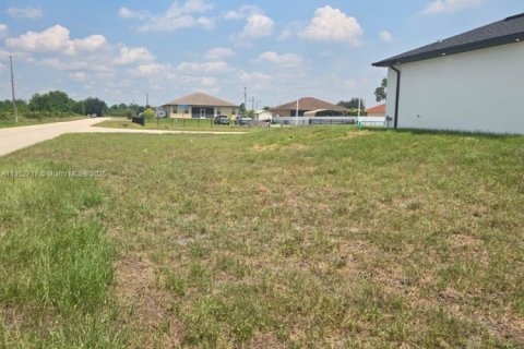 House in Lehigh Acres, Florida 4 bedrooms, 152.55 sq.m. № 1890928 - photo 27