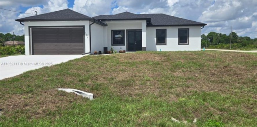 House in Lehigh Acres, Florida 4 bedrooms, 152.55 sq.m. № 1890928