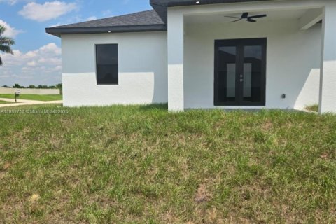 House in Lehigh Acres, Florida 4 bedrooms, 152.55 sq.m. № 1890928 - photo 29