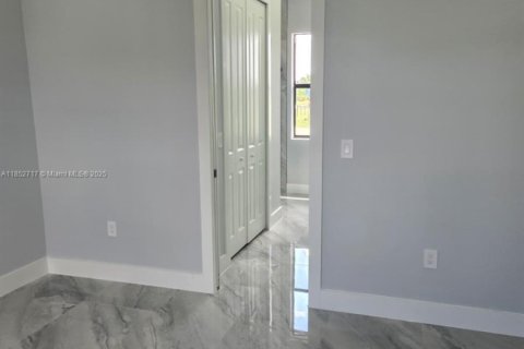 House in Lehigh Acres, Florida 4 bedrooms, 152.55 sq.m. № 1890928 - photo 13