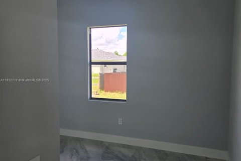 House in Lehigh Acres, Florida 4 bedrooms, 152.55 sq.m. № 1890928 - photo 10