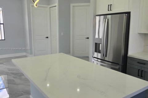 House in Lehigh Acres, Florida 4 bedrooms, 152.55 sq.m. № 1890928 - photo 22