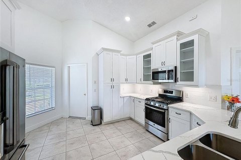 House in Davenport, Florida 3 bedrooms, 127.46 sq.m. № 2379361 - photo 13