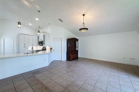House in Davenport, Florida 3 bedrooms, 127.46 sq.m. № 2379361 - photo 9