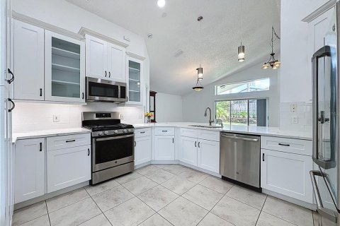 House in Davenport, Florida 3 bedrooms, 127.46 sq.m. № 2379361 - photo 15