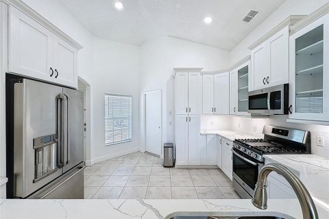 House in Davenport, Florida 3 bedrooms, 127.46 sq.m. № 2379361 - photo 12