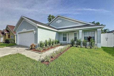 House in Davenport, Florida 3 bedrooms, 127.46 sq.m. № 2379361