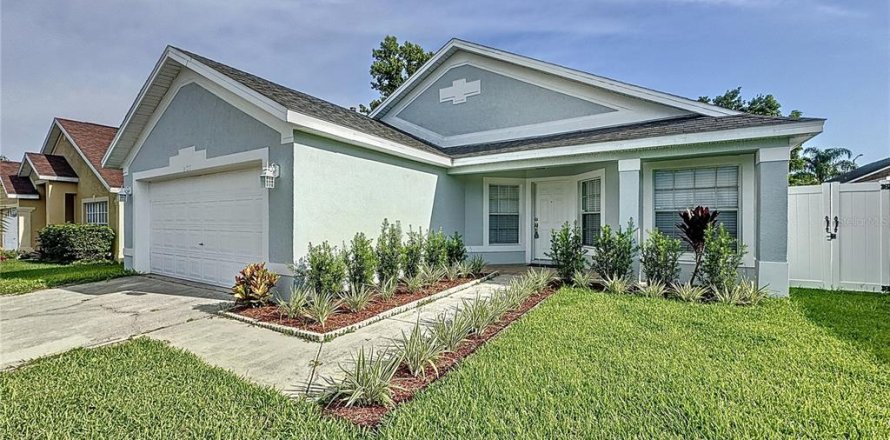 House in Davenport, Florida 3 bedrooms, 127.46 sq.m. № 2379361