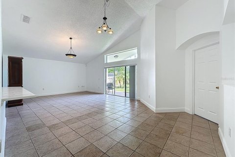 House in Davenport, Florida 3 bedrooms, 127.46 sq.m. № 2379361 - photo 6