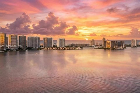 Купить кондоминиум в Санни-Айлс-Бич, Флорида 4 комнаты, 143.44м2, № 2043918 - фото 2