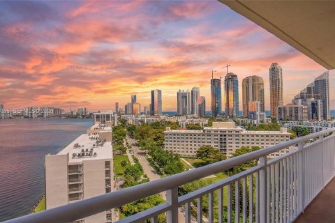 Кондоминиум с 4 комнатами в Санни-Айлс-Бич, Флорида № 2043918